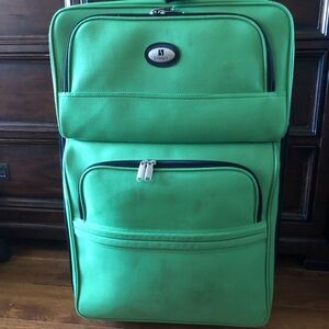Leisure green rolling suitcase large